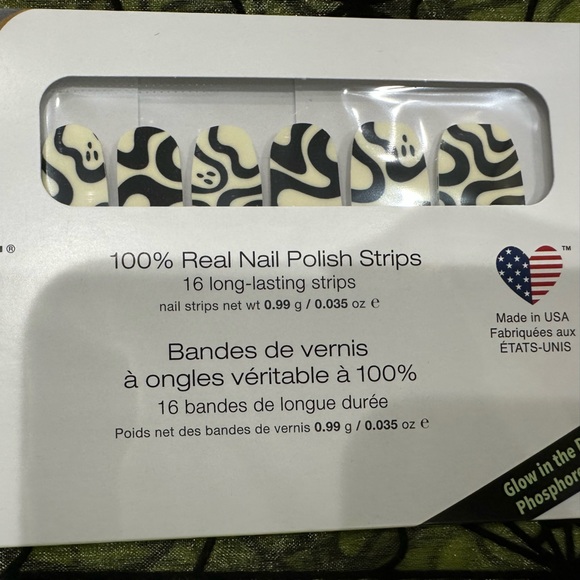 Color Street Glow in the Dark Halloween Nail Strips 👻 Feeling Fab-boo-lous - Picture 4 of 5